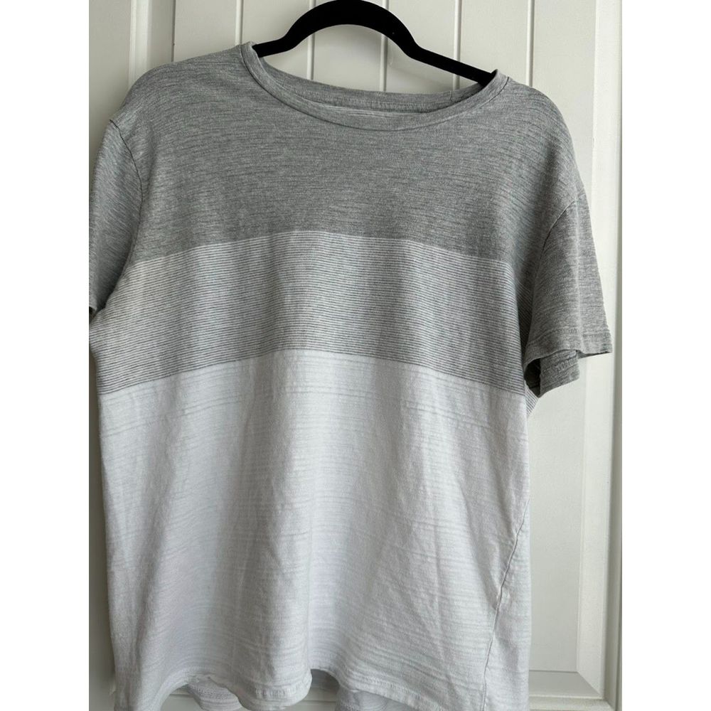 Denim and Flowers Ricky Singh Mens Gray Stripped T-Shirt Size Medium